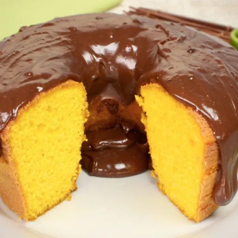 Bolo de Cenoura com Cobertura de Chocolate